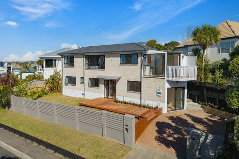 Photo of property in 2/14 Clifton Road, Waiake, Auckland, 0630