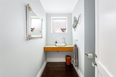 Photo of property in 5 Curnow Way, Kaiwharawhara, Wellington, 6035