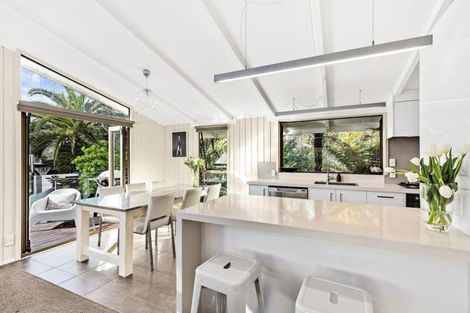 Photo of property in 2/12 Westbourne Road, Murrays Bay, Auckland, 0630