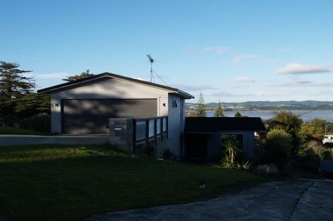 Photo of property in 11a Fenton Terrace, Cockle Bay, Auckland, 2014