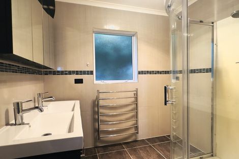 Photo of property in 16 Tracey Terrace, Te Atatu South, Auckland, 0602