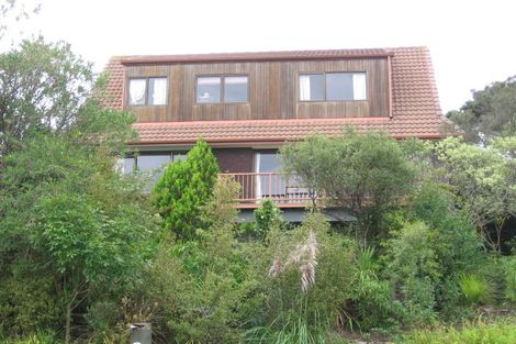 Photo of property in 2 Seahorse Place, Beach Haven, Auckland, 0626