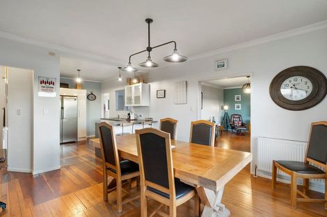 Photo of property in 44 Kiwi Esplanade, Mangere Bridge, Auckland, 2022