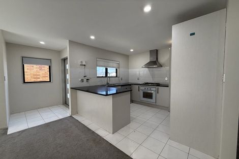 Photo of property in 21 Bangla Place, Massey, Auckland, 0614
