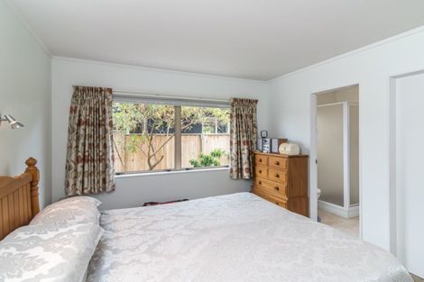 Photo of property in 4 Kaikomako Road, Waikanae, 5036