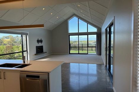 Photo of property in 75 Oak Road, Poraiti, Napier, 4112