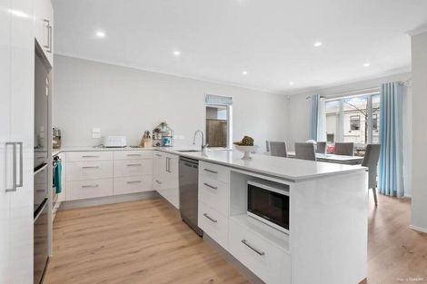 Photo of property in 12 Samuel Cassidy Avenue, Swanson, Auckland, 0614