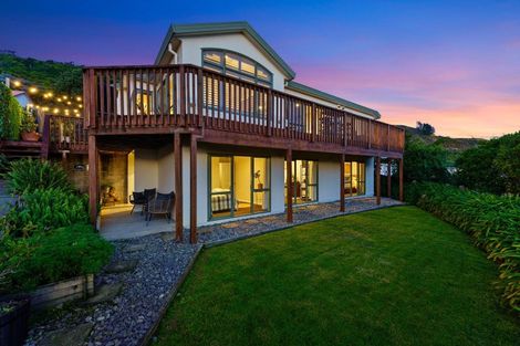 Photo of property in 56 Kakariki Grove, Waikanae, 5036