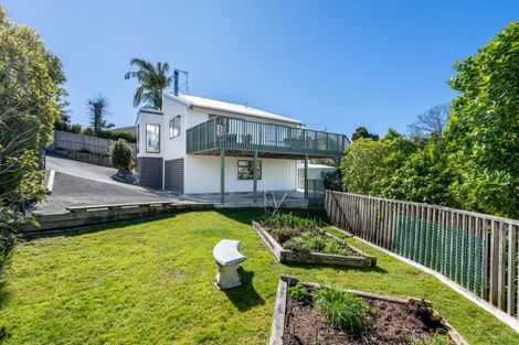 Photo of property in 10 Oliver Twist Avenue, Mellons Bay, Auckland, 2014