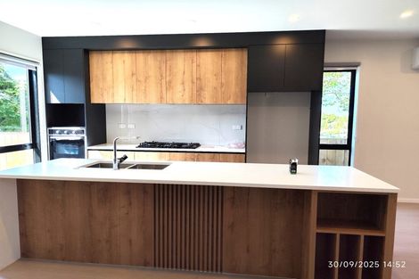 Photo of property in 4 Chatsworth Crescent, Pakuranga Heights, Auckland, 2010