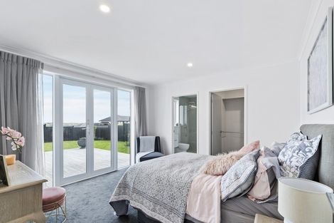 Photo of property in 73 Oak Road, Poraiti, Napier, 4112