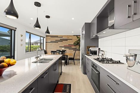 Photo of property in 33 Jane Maree Road, Kumeu, 0810