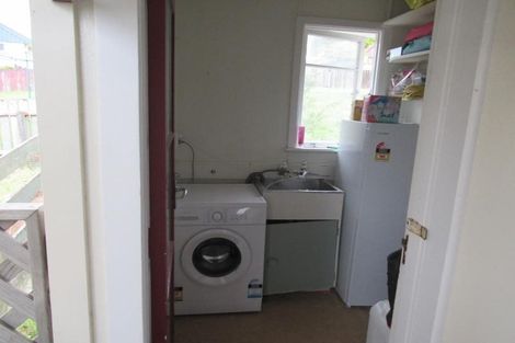 Photo of property in 42 Kenmore Street, Newlands, Wellington, 6037