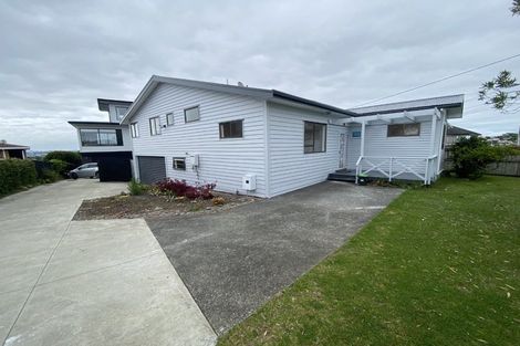 Photo of property in 85 Pupuke Road, Northcote, Auckland, 0627