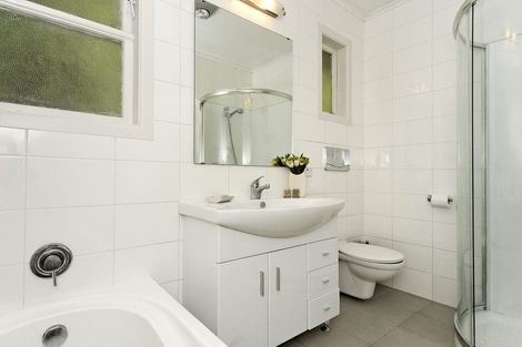 Photo of property in 17 Sheridan Drive, New Lynn, Auckland, 0600