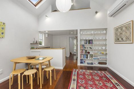 Photo of property in 127 Aro Street, Aro Valley, Wellington, 6021