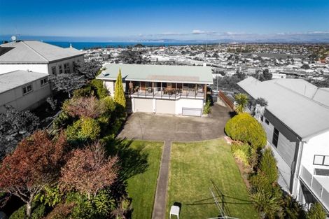 Photo of property in 2 Colenso Avenue, Hospital Hill, Napier, 4110
