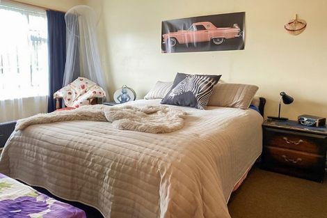 Photo of property in 27 Philip Street, Carterton, 5713