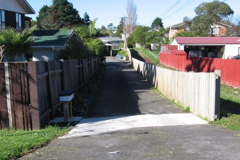 Photo of property in 2/27 Roberts Road, Te Atatu South, Auckland, 0610