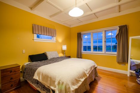 Photo of property in 203 Mangakura Road, Helensville, 0875