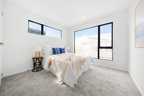 Photo of property in 102a Te Oneroa Way, Long Bay, Auckland, 0630