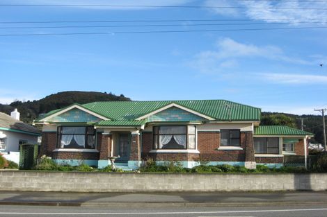 Photo of property in 262 Marine Parade, Bluff, 9814