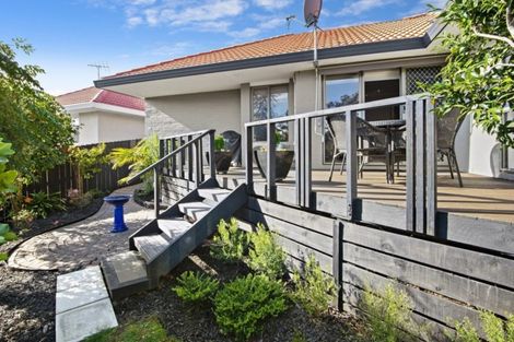 Photo of property in 16 Gillett Place, Botany Downs, Auckland, 2014