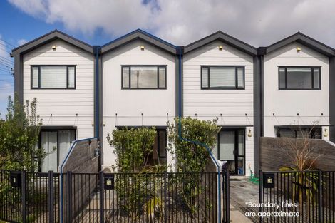 Photo of property in 2a Stokes Avenue, Te Atatu Peninsula, Auckland, 0610