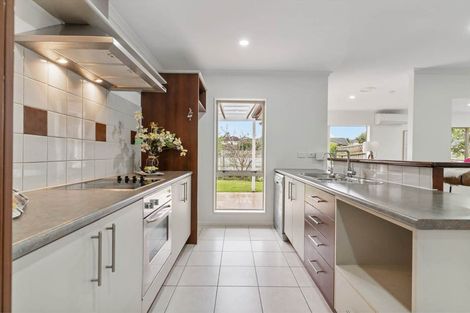 Photo of property in 3 Villino Place, Randwick Park, Auckland, 2105