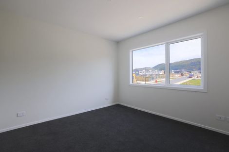 Photo of property in 2 Tarapuka Road, Kenepuru, Porirua, 5022