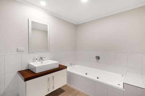 Photo of property in 4 Lagoon View, Gulf Harbour, Whangaparaoa, 0930