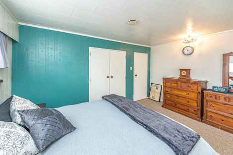 Photo of property in 102 Hinau Street, Castlecliff, Whanganui, 4501