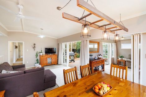 Photo of property in 121 Ruamahanga Crescent, Terrace End, Palmerston North, 4410