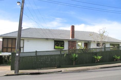 Photo of property in 1/6 Laings Road, Bucklands Beach, Auckland, 2012