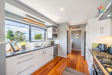 Photo of property in 20 Jasmine Grove, Maungaraki, Lower Hutt, 5010