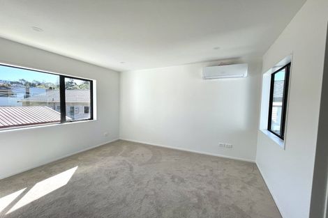 Photo of property in 26c Topliss Drive, Northcross, Auckland, 0632