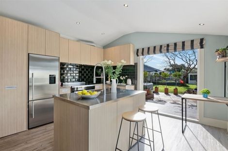 Photo of property in 11 Corson Avenue, Beckenham, Christchurch, 8023