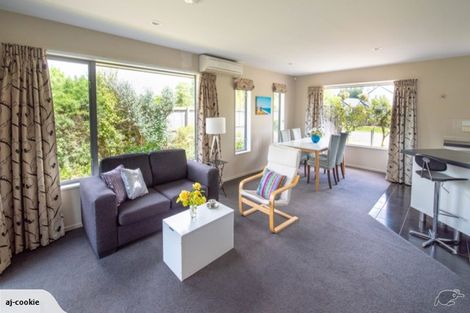 Photo of property in 82 Rothesay Road, Parklands, Christchurch, 8083