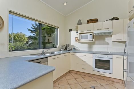 Photo of property in 101a Carlisle Road, Torbay, Auckland, 0632