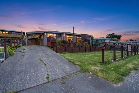 Photo of property in 44 Ocean Beach Road, Bluff, 9814