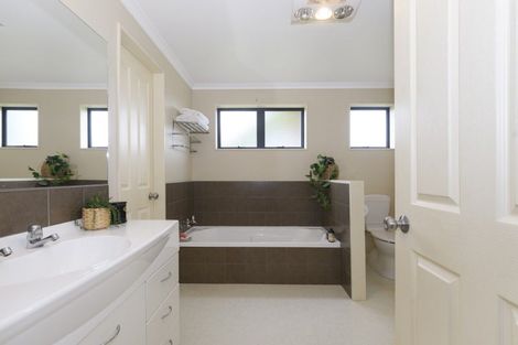 Photo of property in 33 Oteki Park Drive, Welcome Bay, Tauranga, 3112