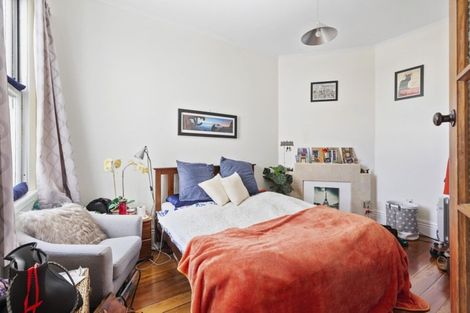 Photo of property in 21 Hawker Street, Mount Victoria, Wellington, 6011