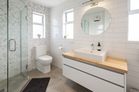 Photo of property in 70 Beach Road, Mellons Bay, Auckland, 2014