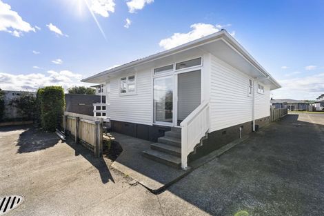 Photo of property in 24 Hill Crescent, Papakura, 2110