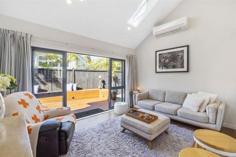 Photo of property in 2/8 Phillip Parade, Forrest Hill, Auckland, 0620