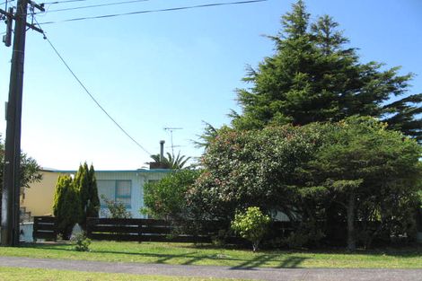 Photo of property in 799 East Coast Road, Northcross, Auckland, 0630