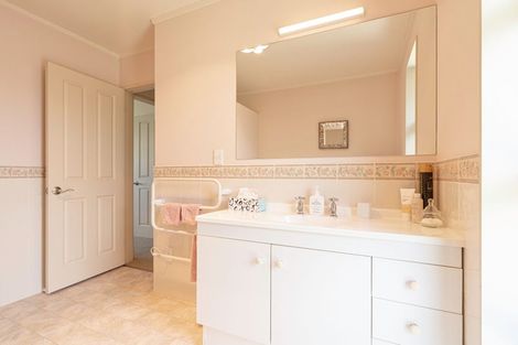 Photo of property in 12 Corfe Castle Lane, Levin, 5510