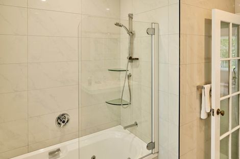 Photo of property in 100 Cheviot Road, Lowry Bay, Lower Hutt, 5013