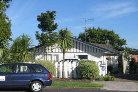 Photo of property in 18a Cruickshank Crescent, Meadowbank, Auckland, 1072