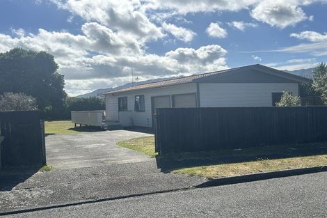 Photo of property in 3 Hodgkins Road, Waikanae Beach, Waikanae, 5036
